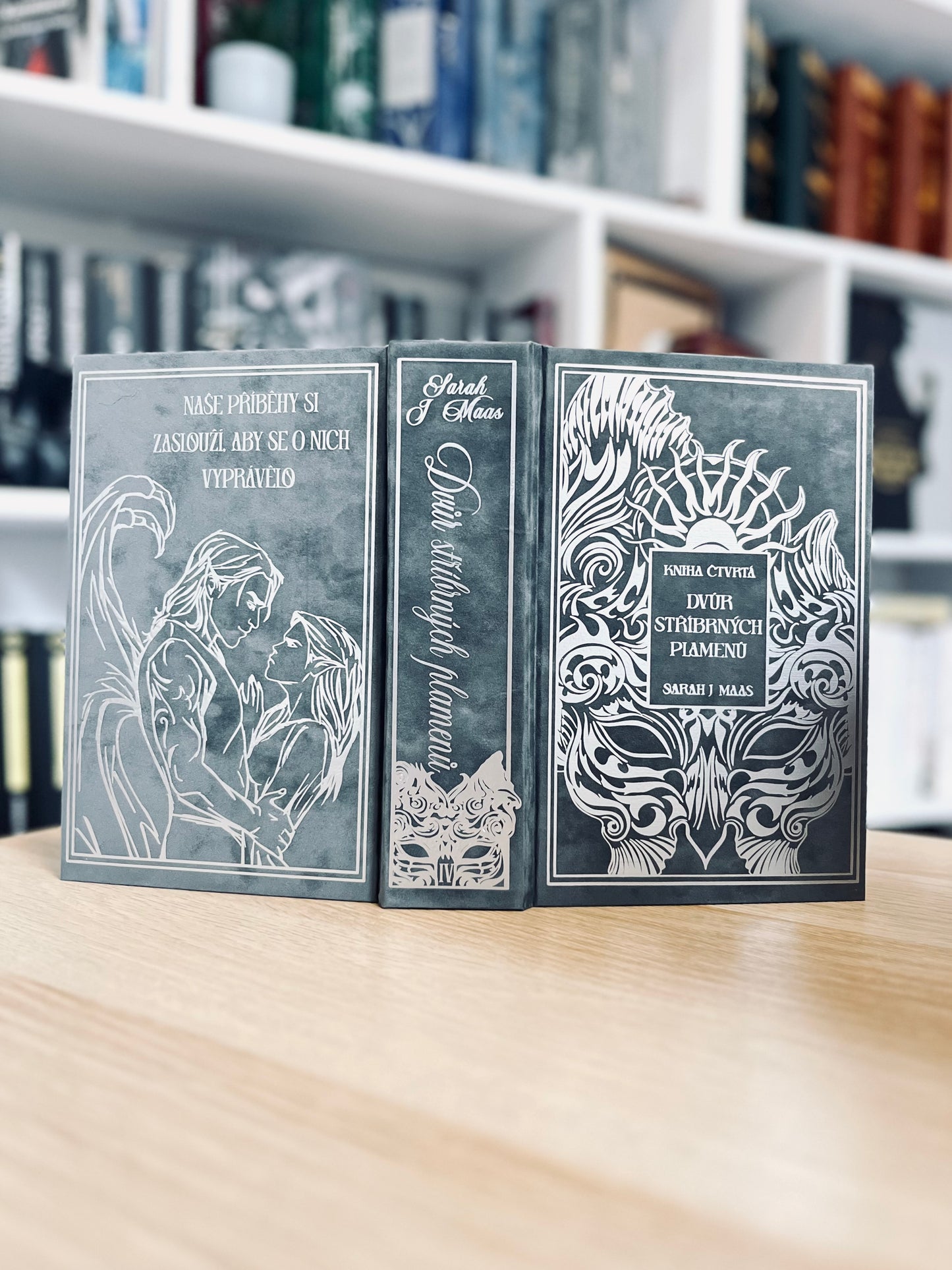 Dvůr Stříbrných Plamenů - Sarah J. Maas